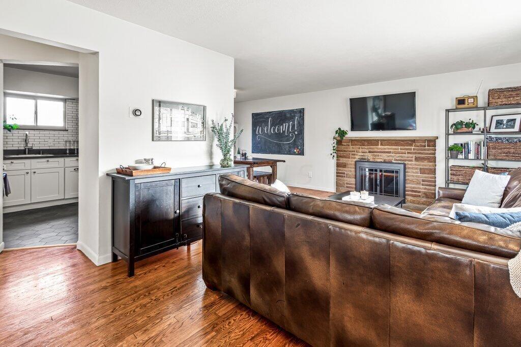 2654 Ruhl Avenue Columbus, OH 43209 - Photo 5 of 30 Living Room