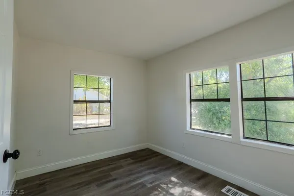 $3,100 | 599 Carolina Avenue, Fort Myers, FL 33905