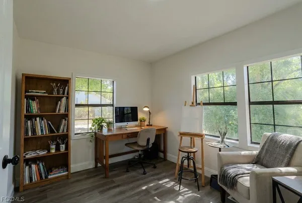 $3,100 | 599 Carolina Avenue, Fort Myers, FL 33905