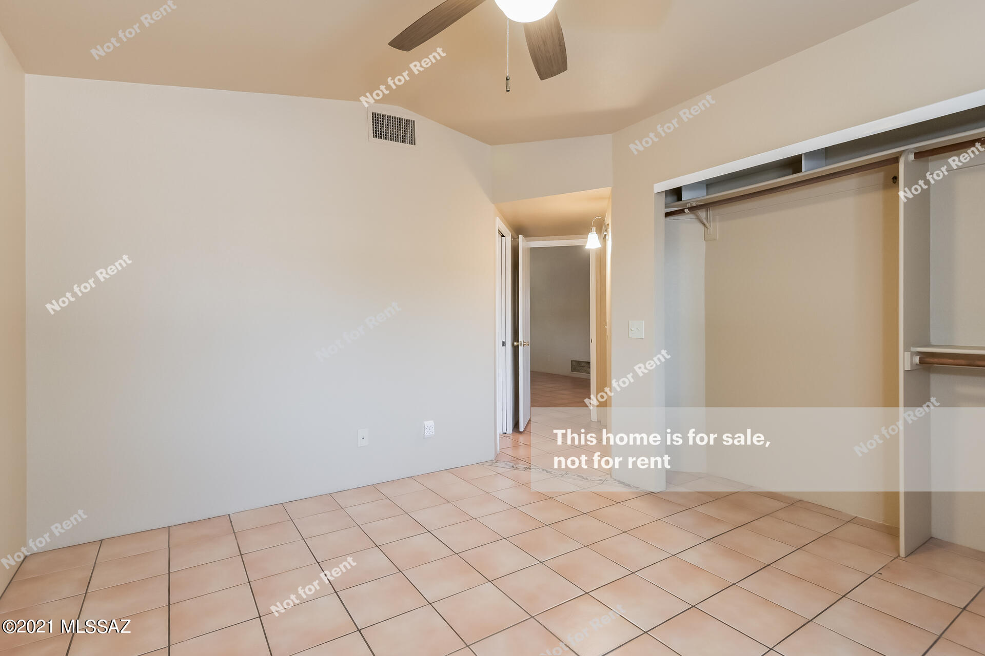 2757 West Firebrook Road Tucson, AZ 85741 - Photo 14 of 25 a bathroom with a mirror and a shower