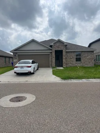 $2,500 | 2741 Eltonne Gardens Drive, Corpus Christi, TX 78415