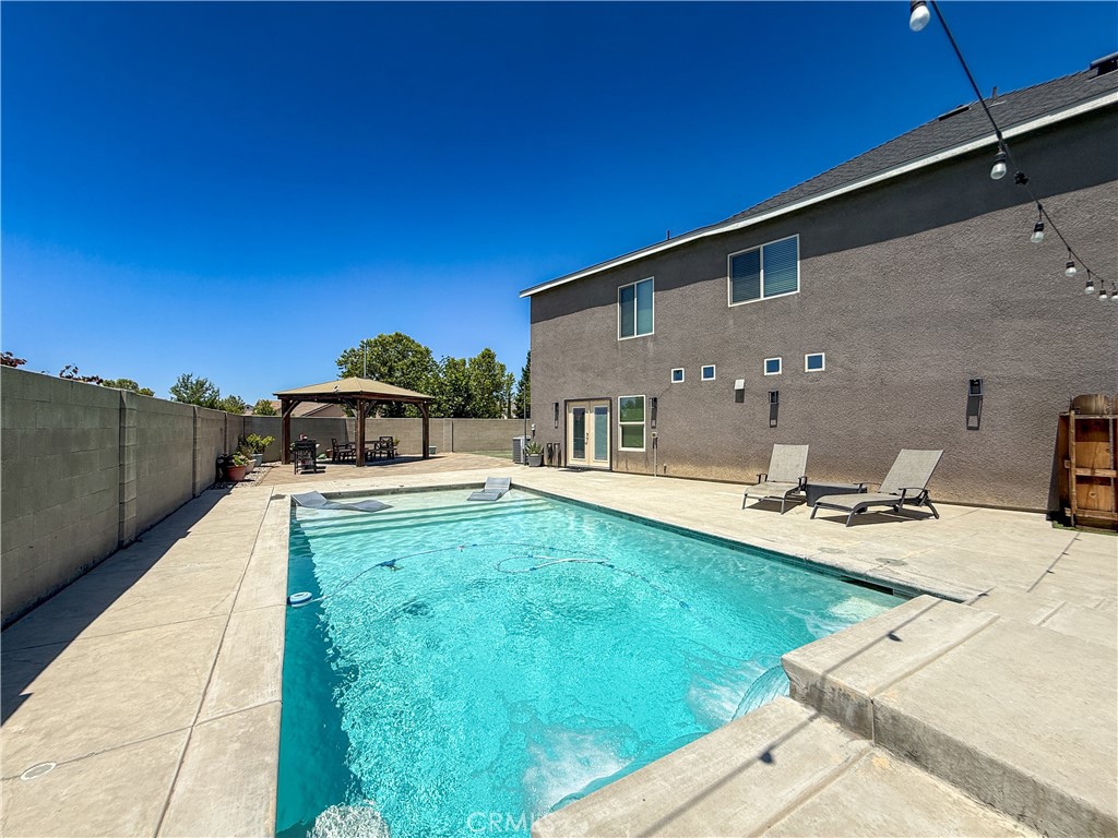 4407 Kerr Court Merced, CA 95348 - Photo 20 of 30 Pool and Left Side of Yard.