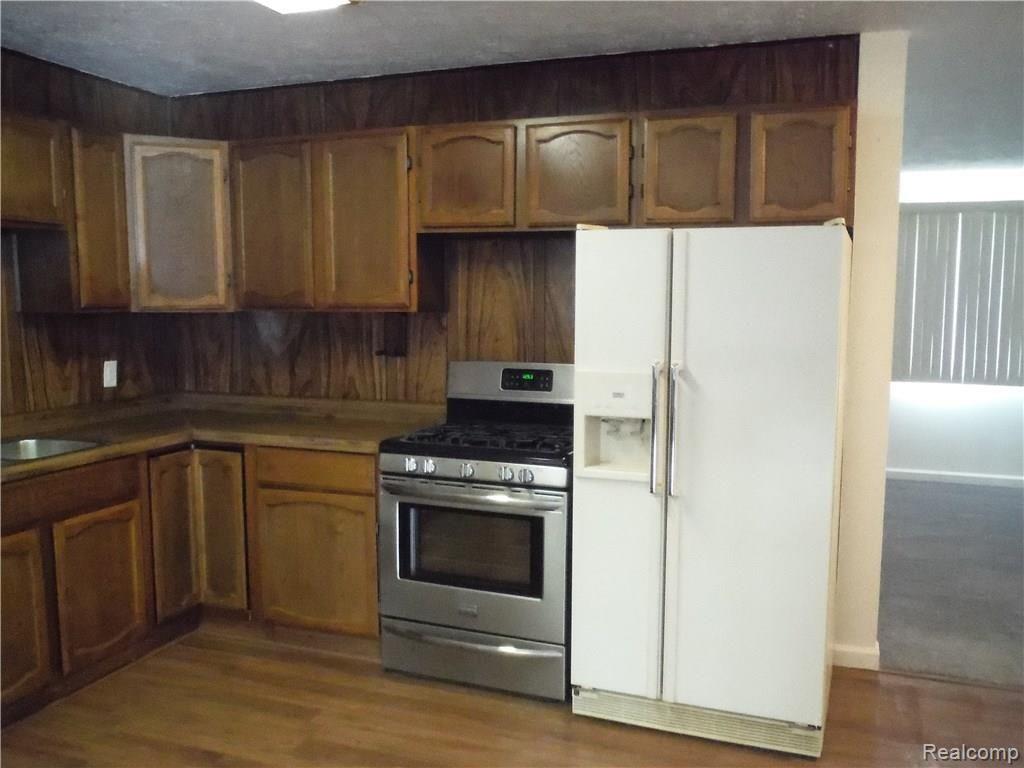 39059 Superior Street Romulus, MI 48174 - Photo 8 of 38 DSCF8339 (1).JPG
