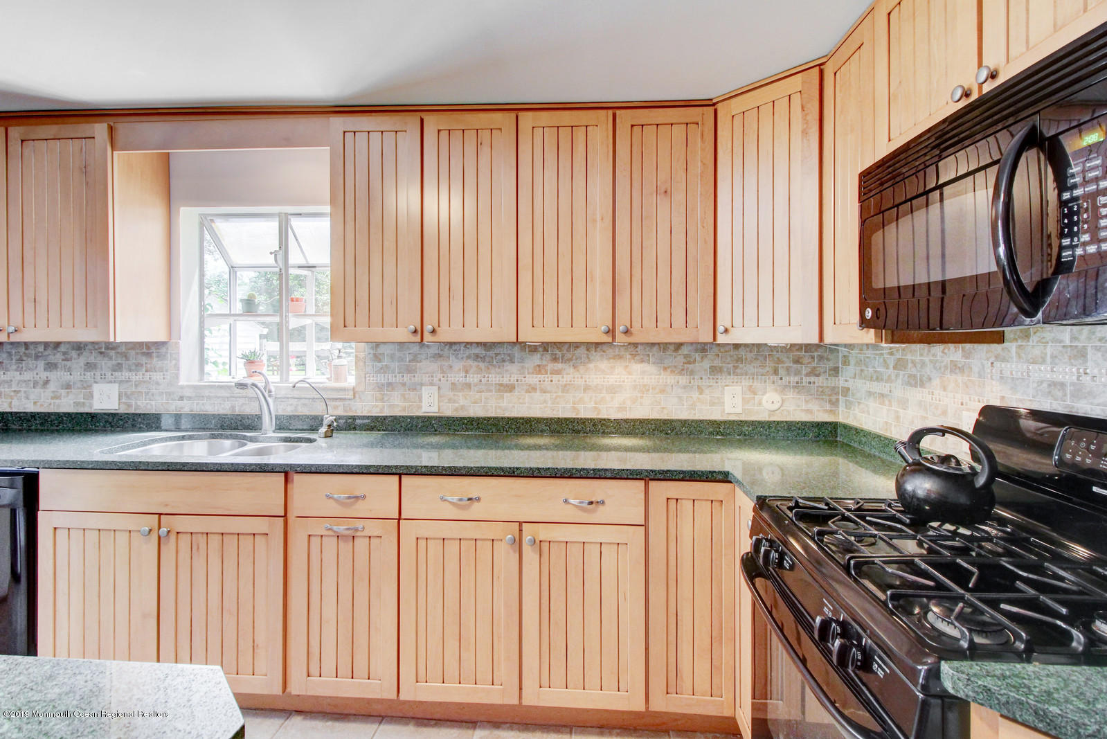 739 Rte 524 Allentown, NJ 08501 - Photo 11 of 35 14_13Kitchen_mls