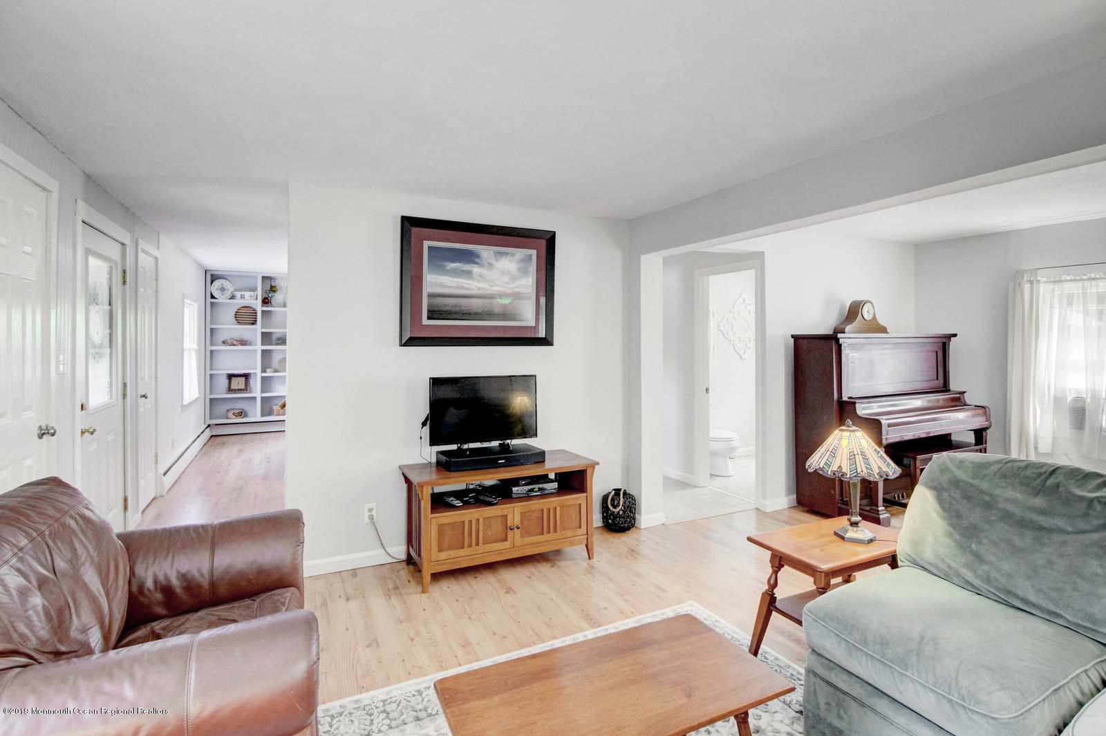 739 Rte 524 Allentown, NJ 08501 - Photo 5 of 35 07_06Living_mls