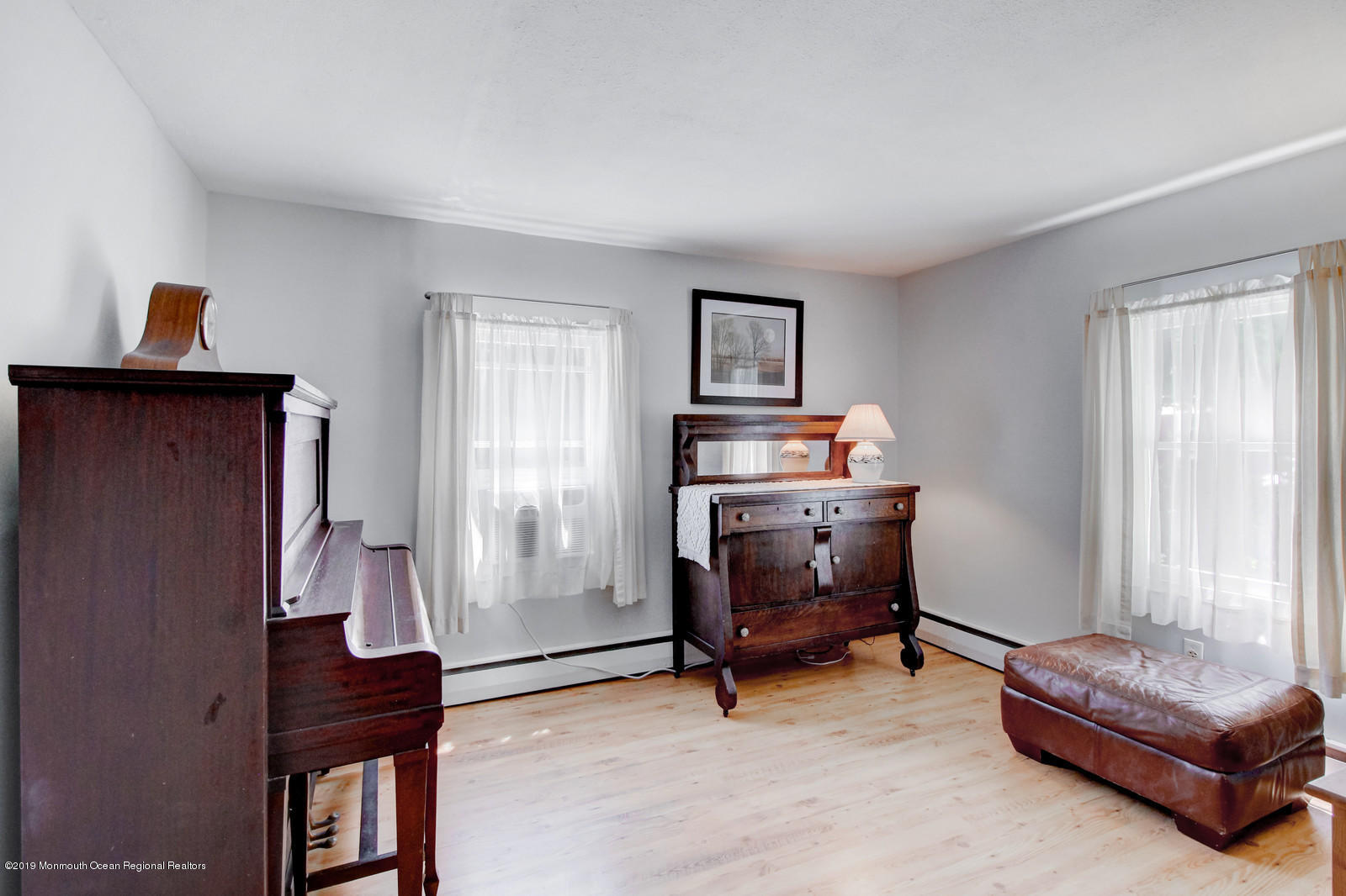 739 Rte 524 Allentown, NJ 08501 - Photo 8 of 35 10_09Living_mls