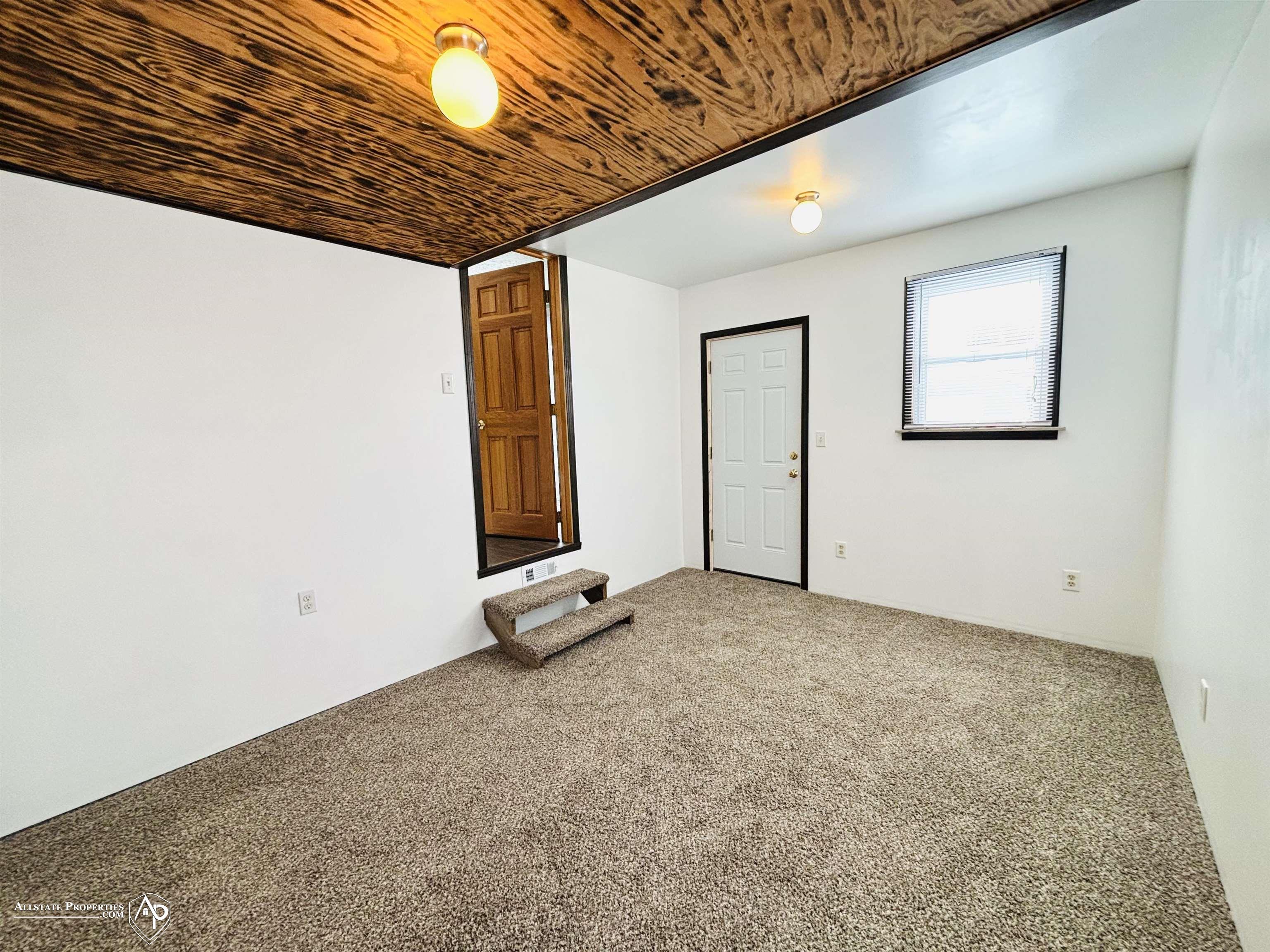 6304 Lapeer Road Burton, MI 48509 - Photo 19 of 24 50196076-560dcd2b-1771-4a85-b6a8-248cf86aefb5.JPG