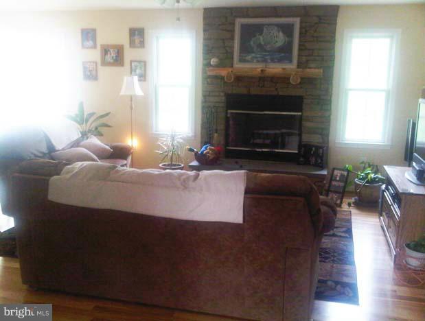 32 Autumn Woods Drive Elkton, MD 21921 - Photo 4 of 17 Living Room