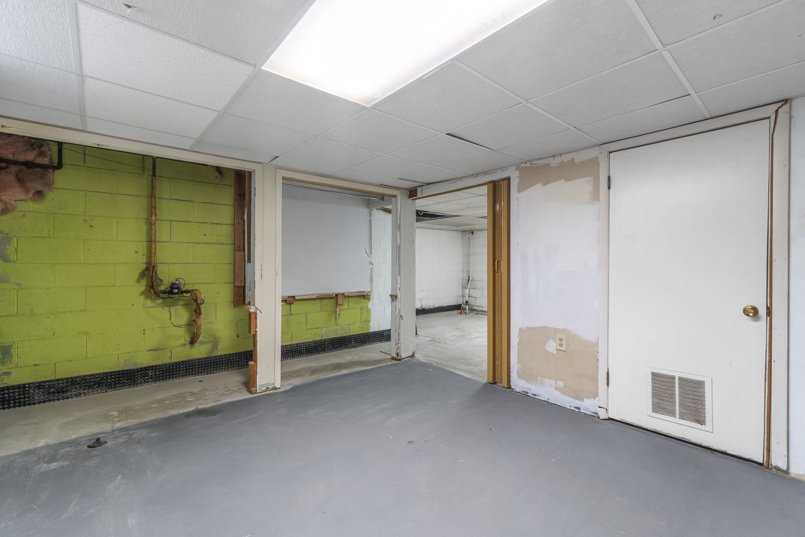 208 South Reed Street Joliet, IL 60436 - Photo 15 of 18 a view of an empty room