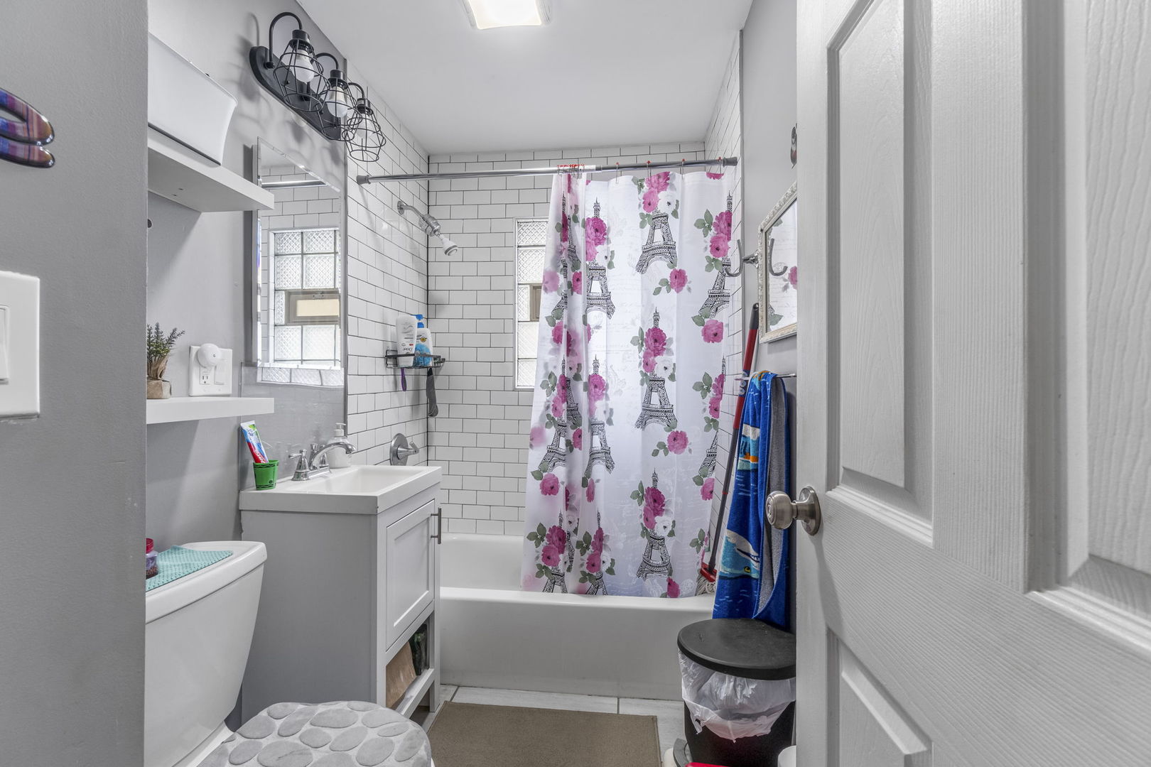 208 South Reed Street Joliet, IL 60436 - Photo 9 of 18 a bathroom with a sink toilet and shower