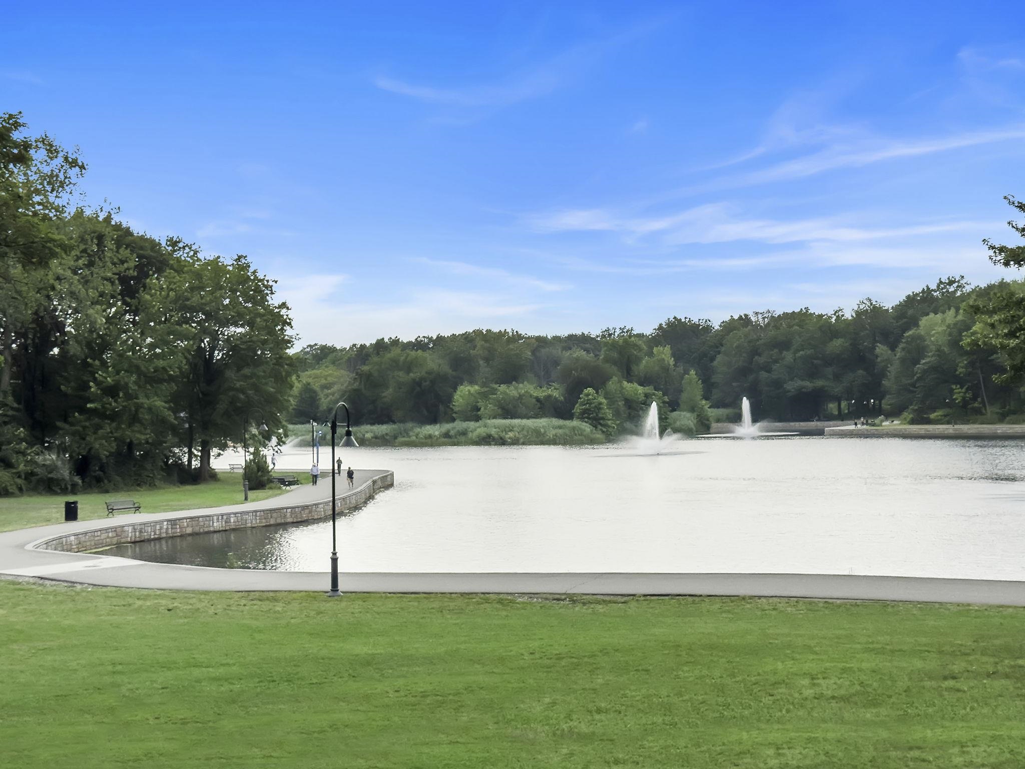 8450 Boulevard East, Unit 4F North Bergen, NJ 07047 - Photo 3 of 22 a view of a lake with a big yard