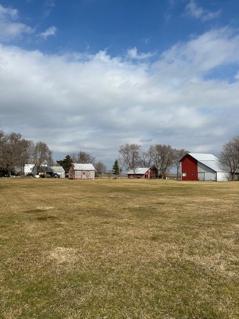 2665 East Sherrill Road Minooka, IL 60447 - Photo 6 of 23 a view of an ocean and beach