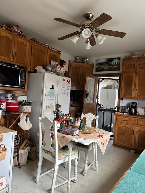 2665 East Sherrill Road Minooka, IL 60447 - Photo 8 of 23 a dining room with furniture