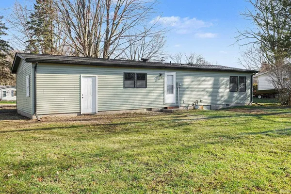 $230,000 | 9565 East Wawasee Lane, Syracuse, IN 46567
