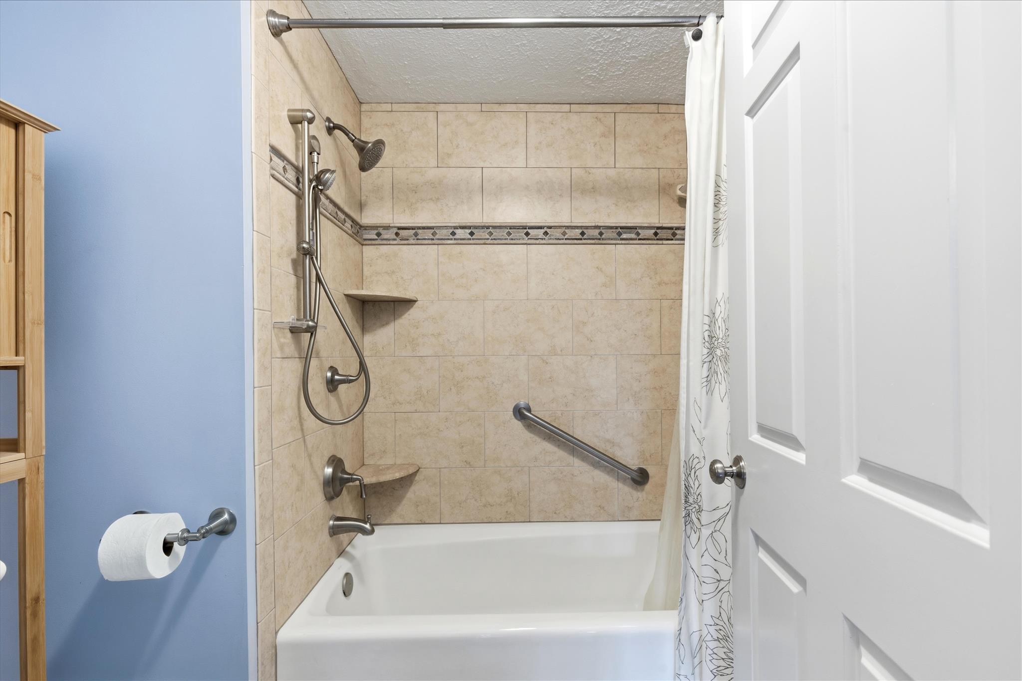 21917 Foxlair Road Gaithersburg, MD 20882 - Photo 24 of 49 primary bathroom