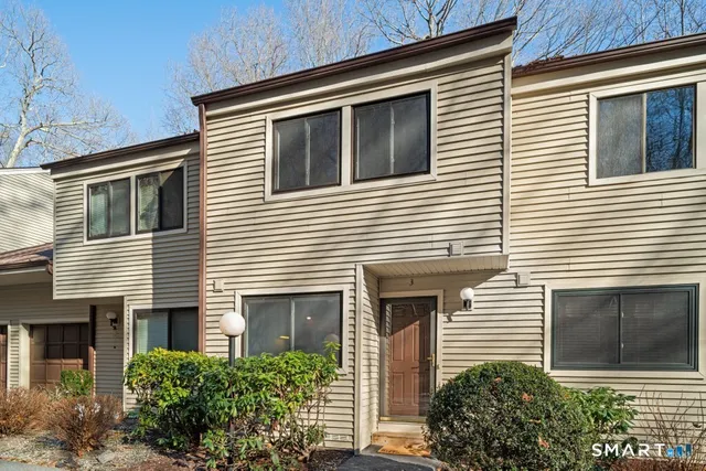 $359,900 | 3 Idlewood, Unit 3, Bethel, CT 06801