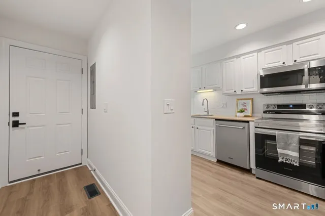 $359,900 | 3 Idlewood, Unit 3, Bethel, CT 06801