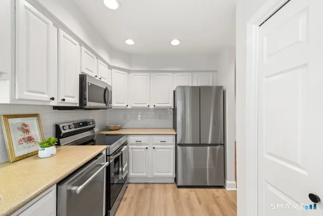 $359,900 | 3 Idlewood, Unit 3, Bethel, CT 06801