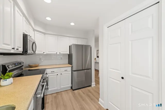 $359,900 | 3 Idlewood, Unit 3, Bethel, CT 06801