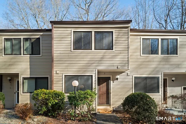 $359,900 | 3 Idlewood, Unit 3, Bethel, CT 06801