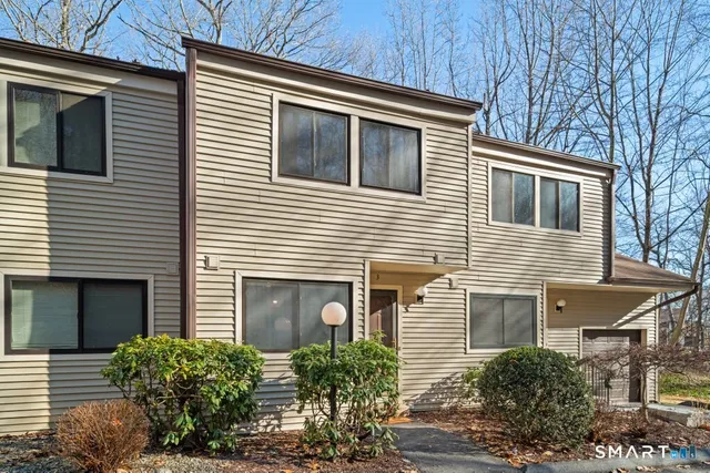 $359,900 | 3 Idlewood, Unit 3, Bethel, CT 06801
