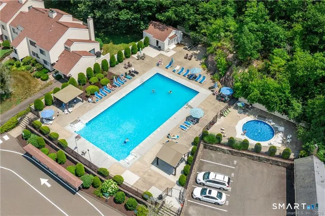 $359,900 | 3 Idlewood, Unit 3, Bethel, CT 06801