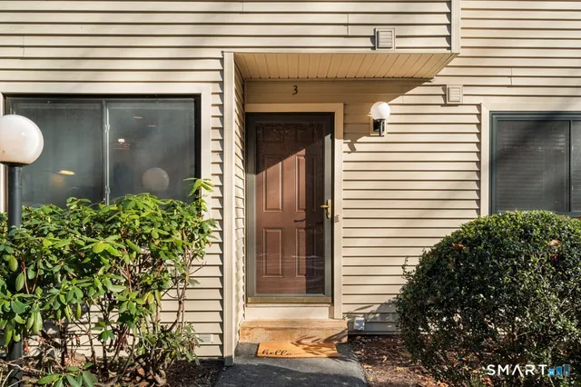 $359,900 | 3 Idlewood, Unit 3, Bethel, CT 06801