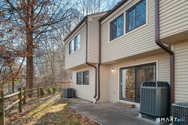 $359,900 | 3 Idlewood, Unit 3, Bethel, CT 06801