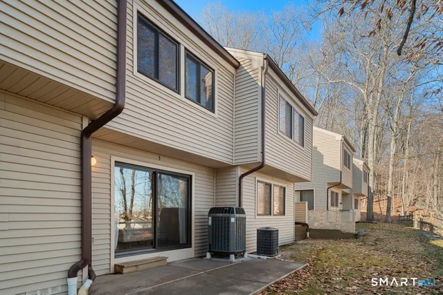 $359,900 | 3 Idlewood, Unit 3, Bethel, CT 06801