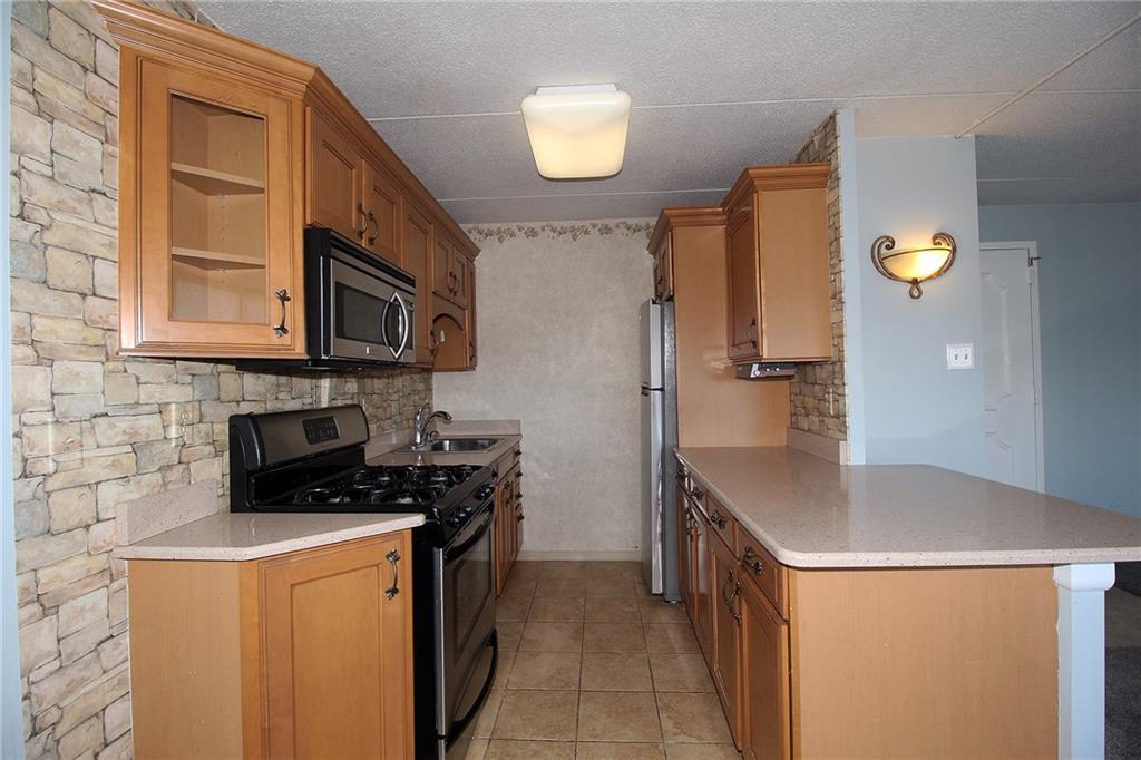 1160 Bower Hill Road, Unit 903A Pittsburgh, PA 15243 - Photo 3 of 29 Updated Kitchen