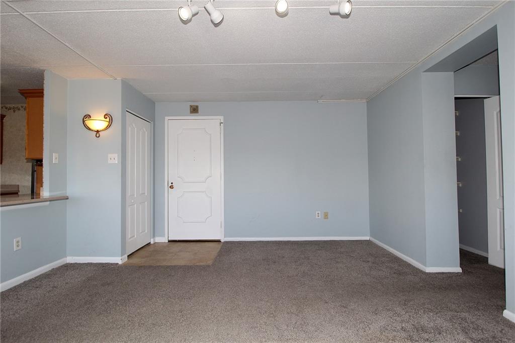 1160 Bower Hill Road, Unit 903A Pittsburgh, PA 15243 - Photo 9 of 29 Large Flowing Living Room