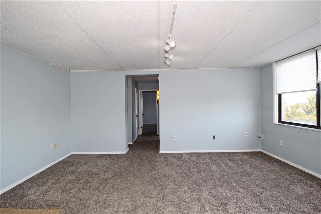 1160 Bower Hill Road, Unit 903A Pittsburgh, PA 15243 - Photo 10 of 29 Oversized Sunlit Living Area