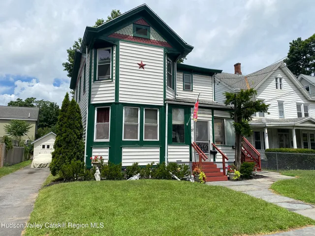 a view of outdoor space yard and porch