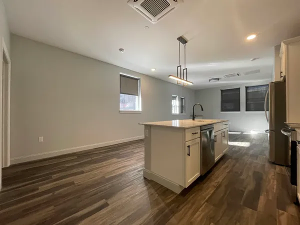 $2,400 | 25 Lowell Street, Unit 109, Manchester, NH 03101