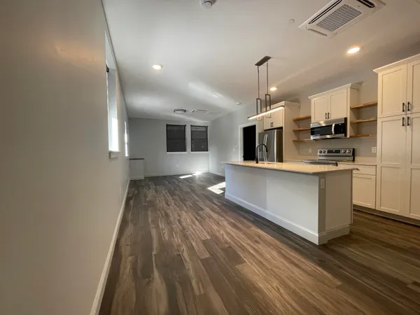 $2,400 | 25 Lowell Street, Unit 109, Manchester, NH 03101