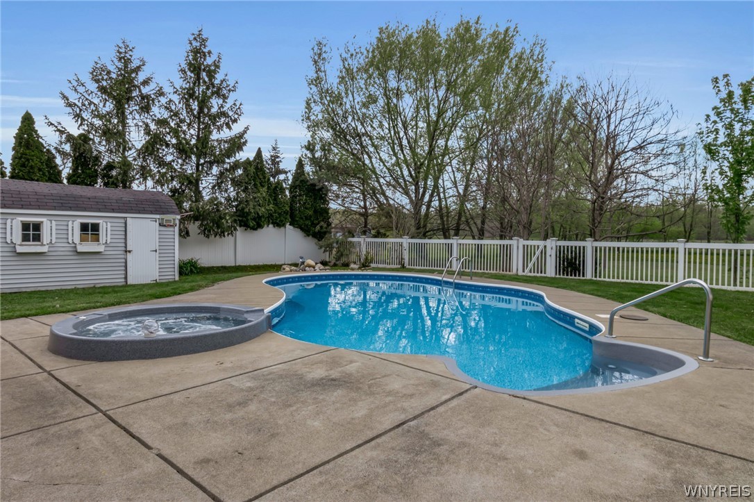5435 Mapleton Road Lockport, NY 14094 - Photo 31 of 37