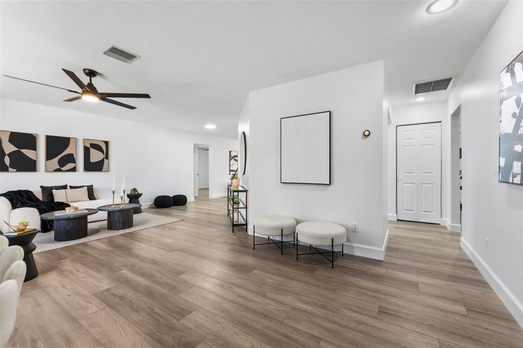 4227 Blossom Road Venice, FL 34293 - Photo 5 of 27 Gallery Image 5