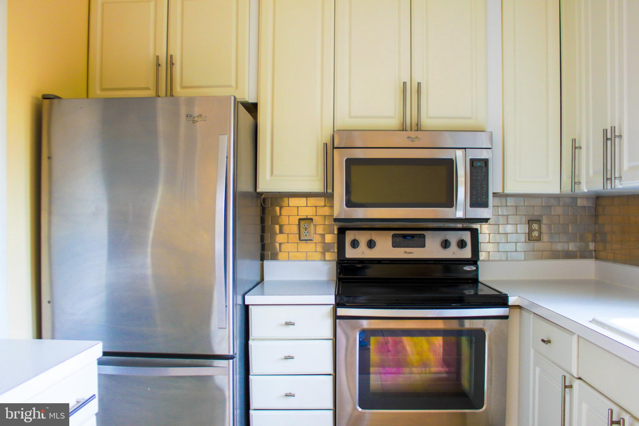 9040 Centerway Road Gaithersburg, MD 20879 - Photo 20 of 43 Sleek kitchen with modern appliances.