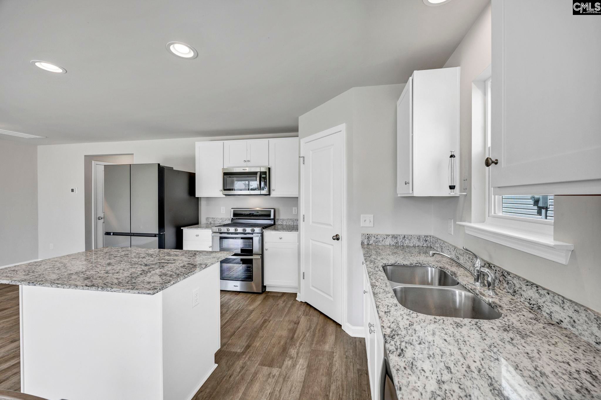 1064 Crescent Moon Loop Hopkins, SC 29061 - Photo 6 of 24 Gallery Image 6