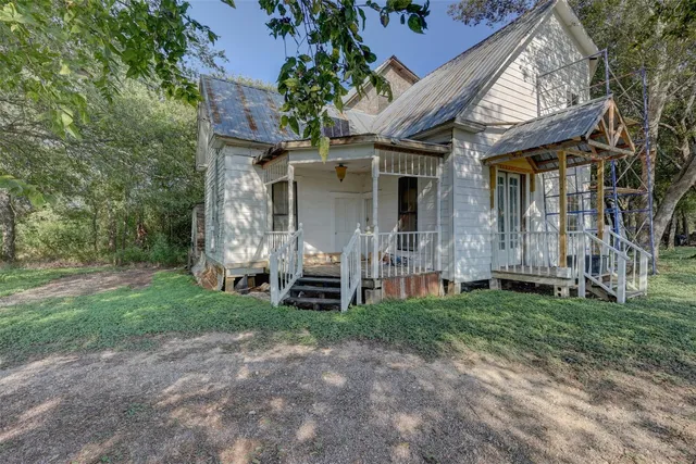 $679,000 | 1409 East State Highway 22, Whitney, TX 76692