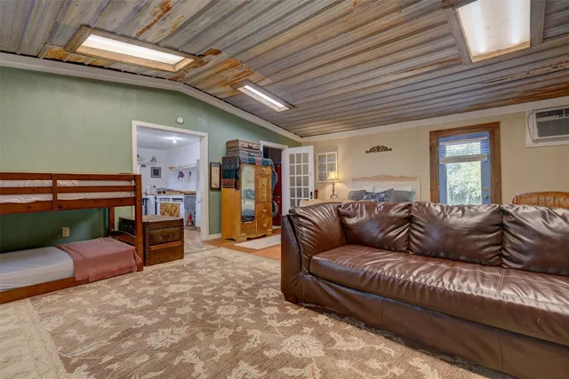 $679,000 | 1409 East State Highway 22, Whitney, TX 76692