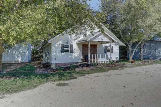 $679,000 | 1409 East State Highway 22, Whitney, TX 76692