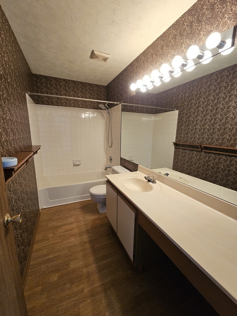 1782 Pebble Beach Circle Elgin, IL 60123 - Photo 4 of 19