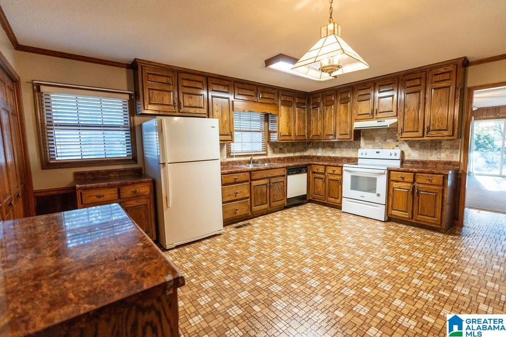 605 Magnolia Avenue Oneonta, AL 35121 - Photo 9 of 28