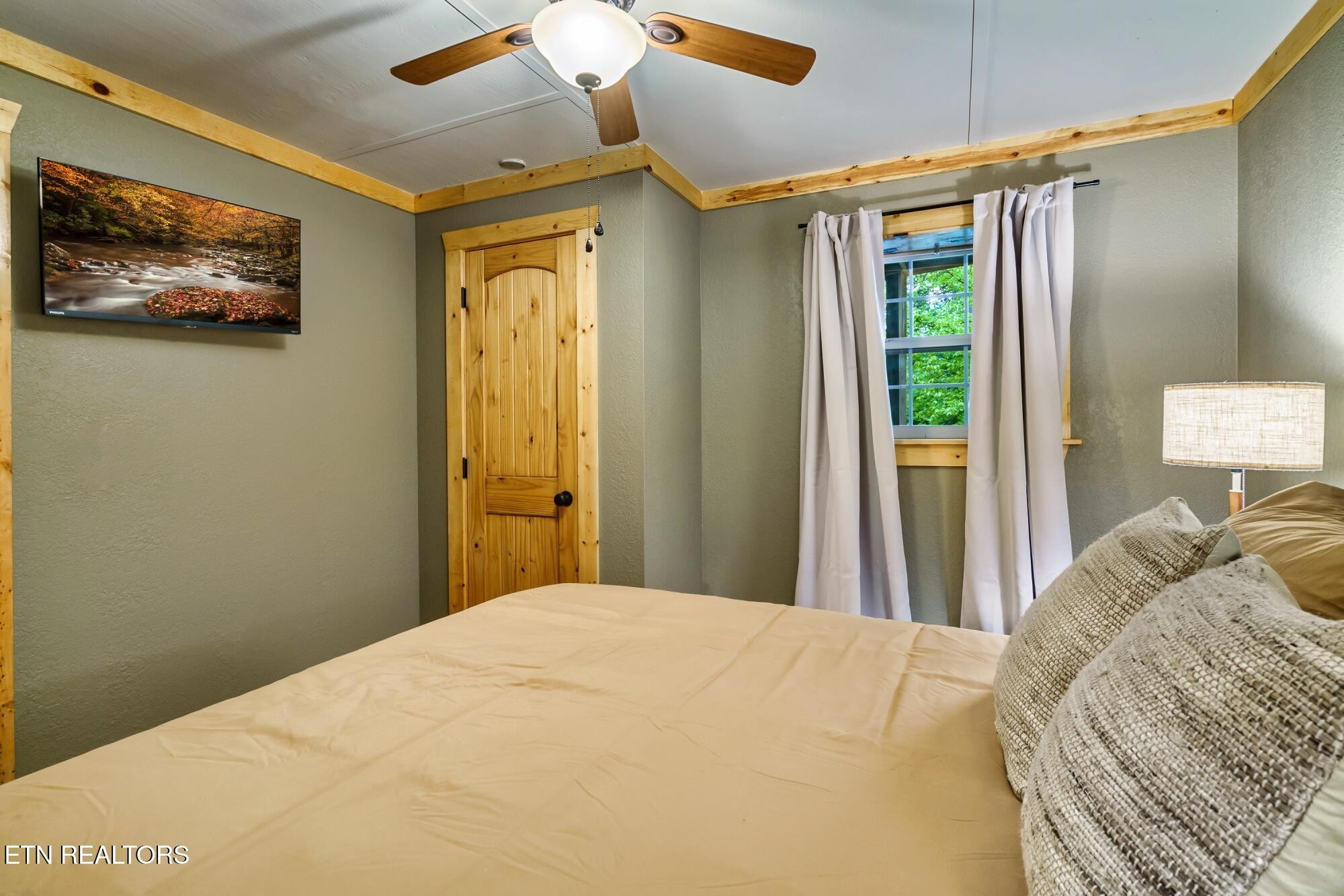3330 Robeson Road Sevierville, TN 37862 - Photo 17 of 42 a bedroom with a bed and a painting on the wall