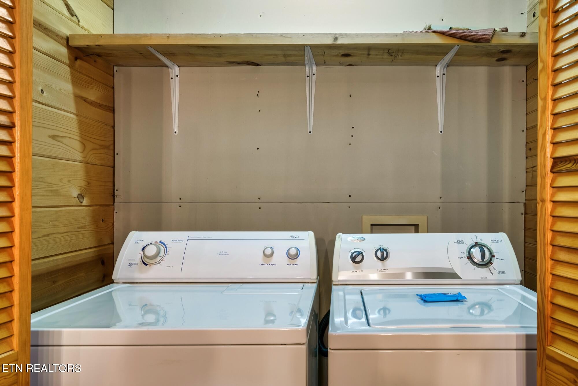 3330 Robeson Road Sevierville, TN 37862 - Photo 25 of 42 a utility room with dryer and washer