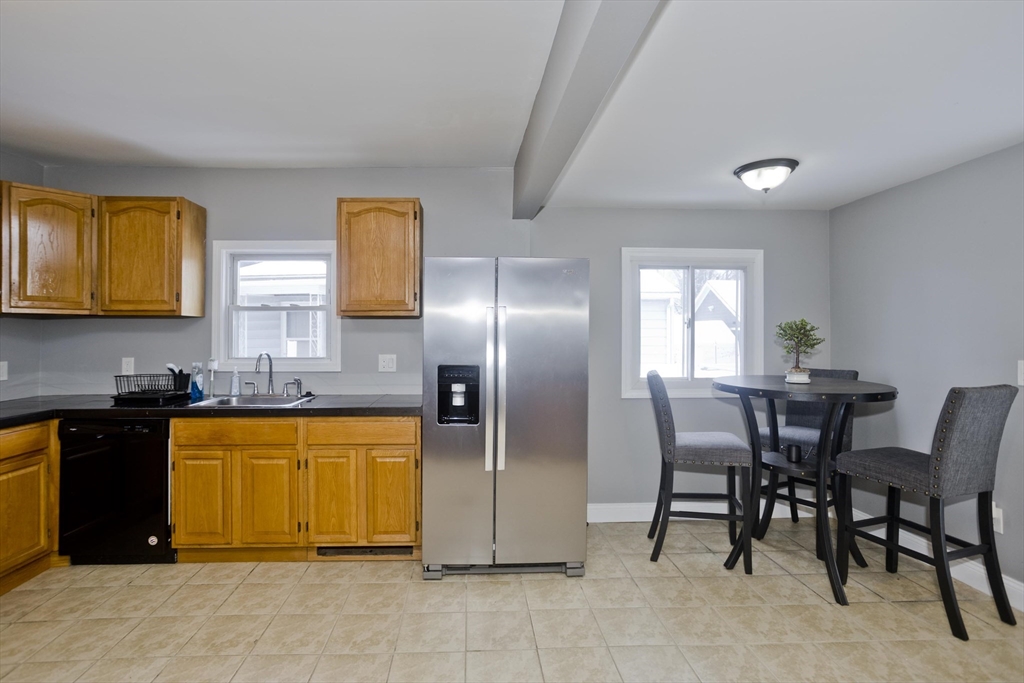 28 Porter Street Springfield, MA 01104 - Photo 14 of 31