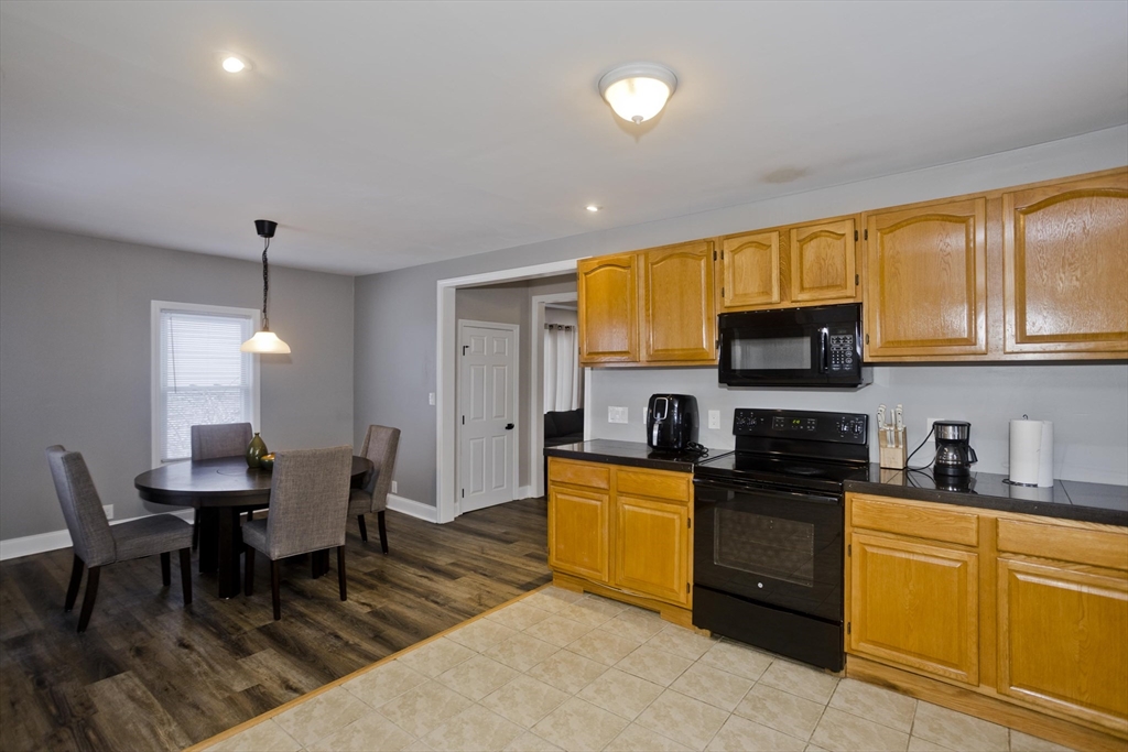 28 Porter Street Springfield, MA 01104 - Photo 17 of 31