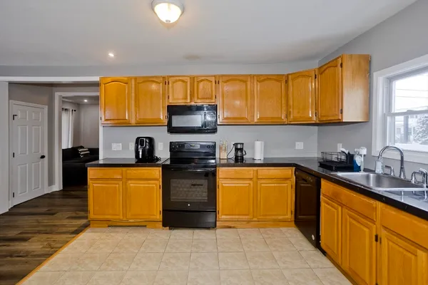 $305,000 | 28 Porter Street, Springfield, MA 01104