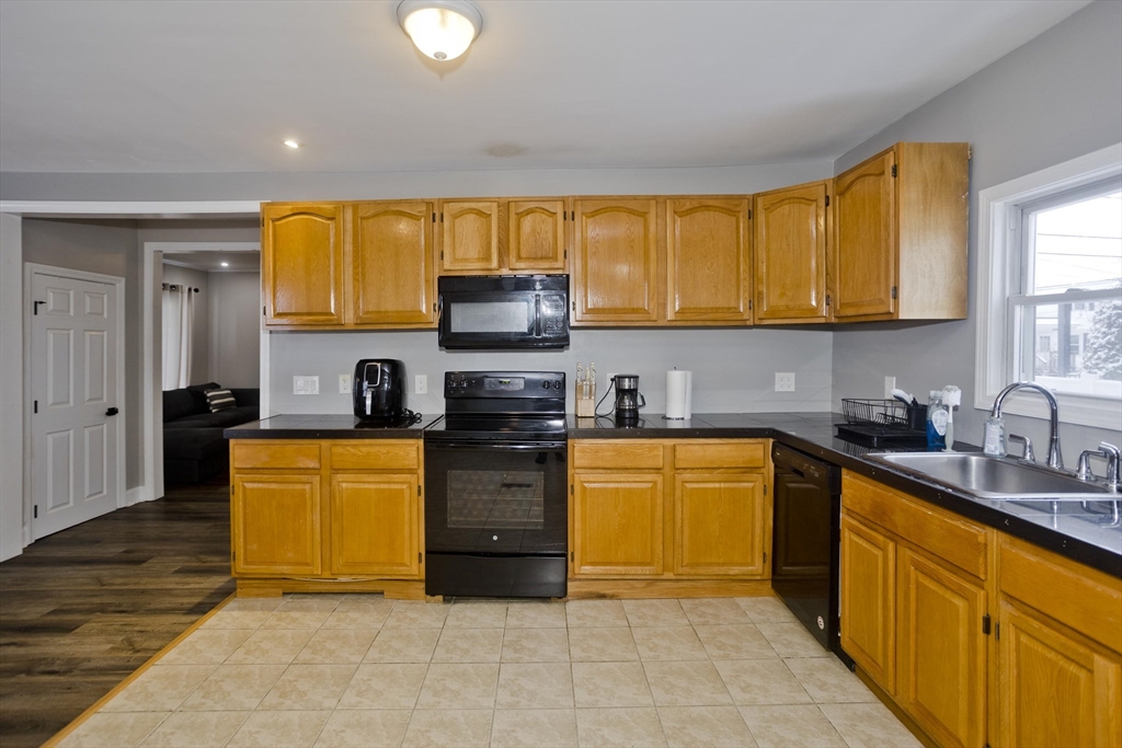 28 Porter Street Springfield, MA 01104 - Photo 18 of 31